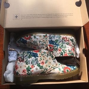 NWOT Dr. Martens Air Wair Women’s Shoes Size 10